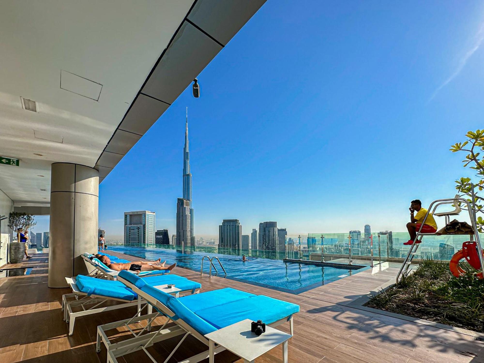 Burj Khalifa View Balcony With 64th Floor Infinity Pool In Paramount Midtown Appartamento