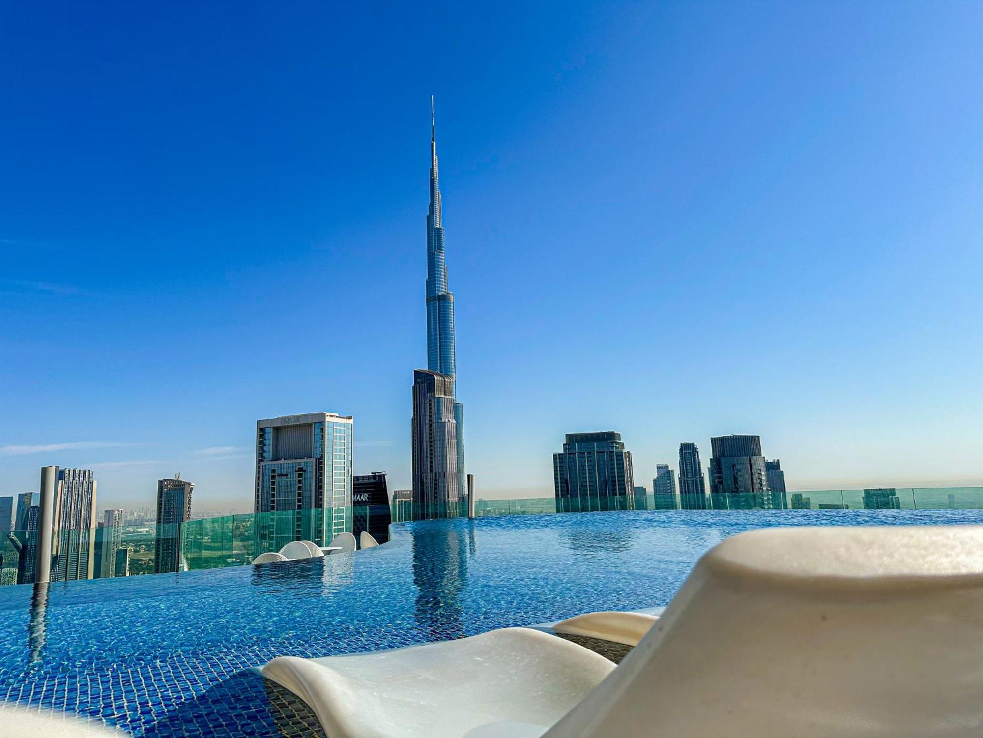 Burj Khalifa View Balcony With 64th Floor Infinity Pool In Paramount Midtown Appartamento Dubai
