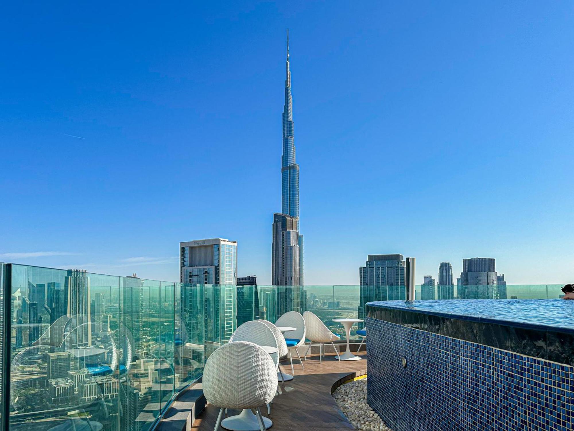 Burj Khalifa View Balcony With 64th Floor Infinity Pool In Paramount Midtown Appartamento