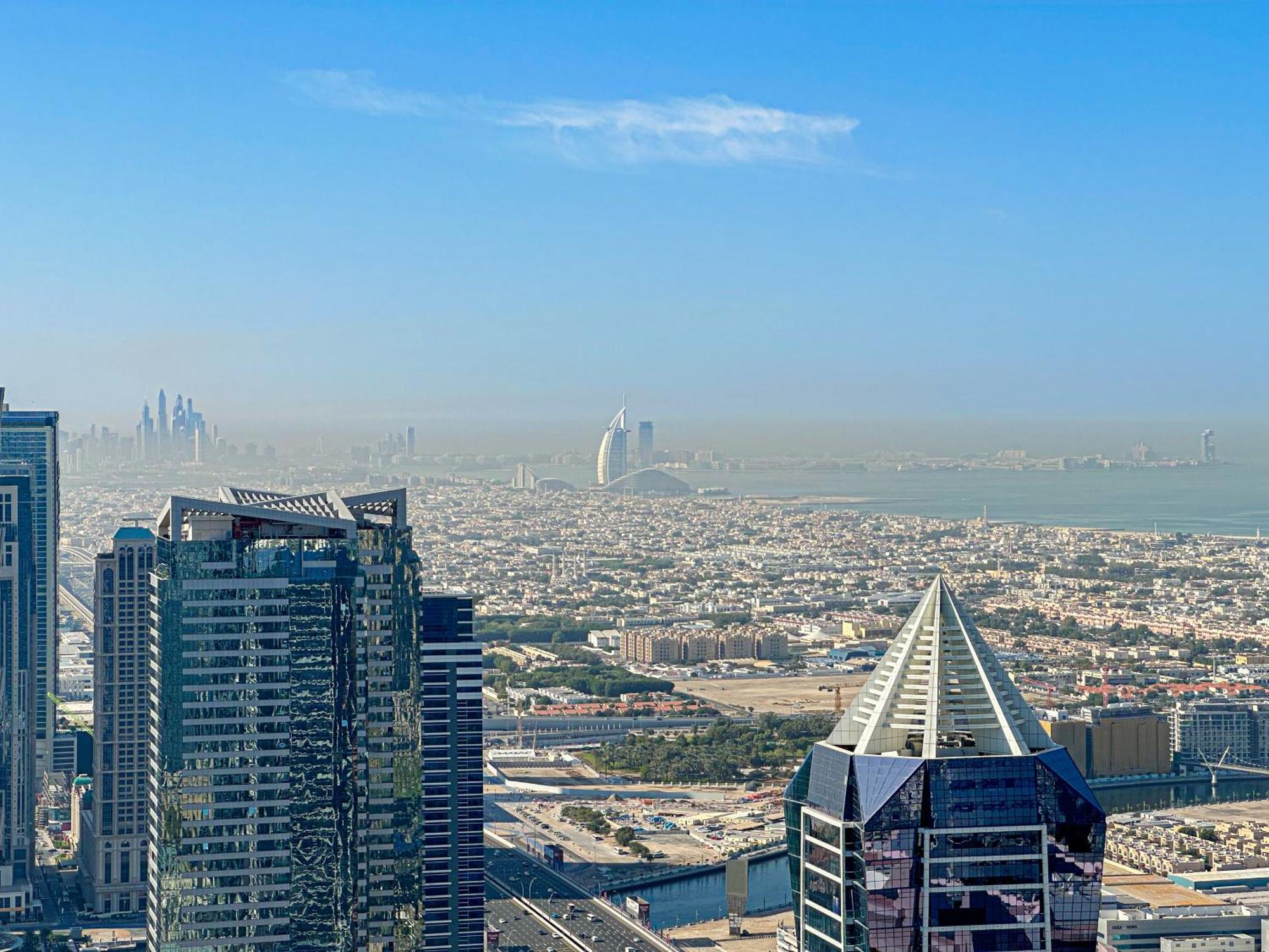 Burj Khalifa View Balcony With 64th Floor Infinity Pool In Paramount Midtown Apartment *